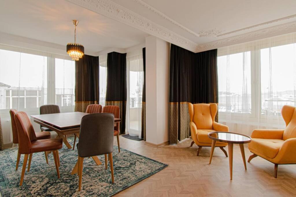 Апартаменти Charming Bosphorus View Стамбул